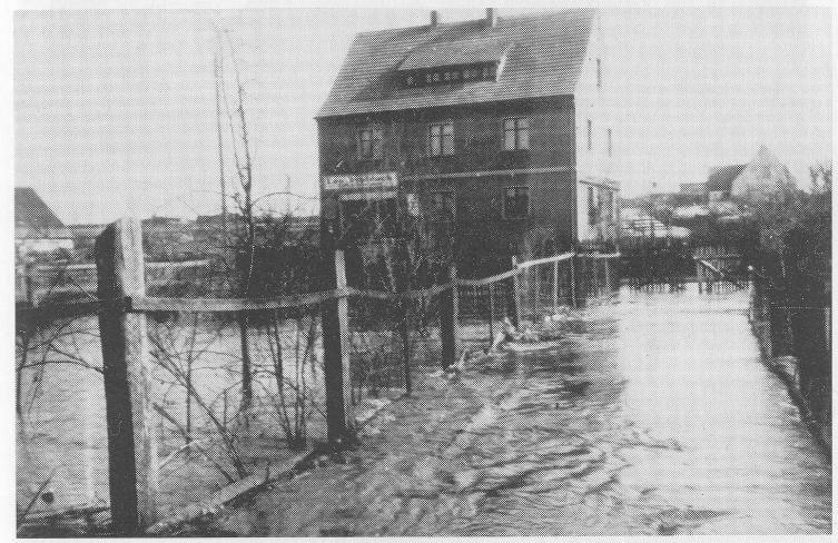 Schneider Frisör, früher Wystrach, bei einem Hochwasser Ende der 1930er Jahre.