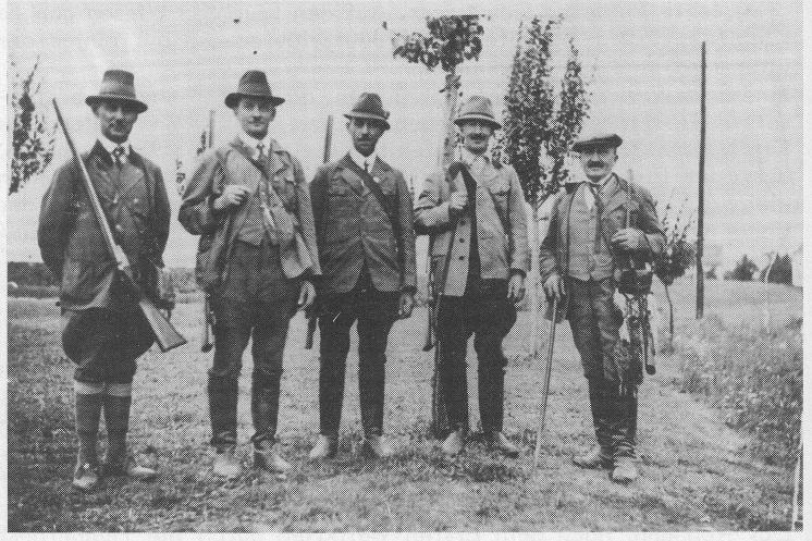 Die jagdausübenden der Gemeindejagd in den 1930er Jahren. Paul Kober, Walfried Trautmann, Alwin Pietsch, Fritz Siegert und Adolf Wuttke